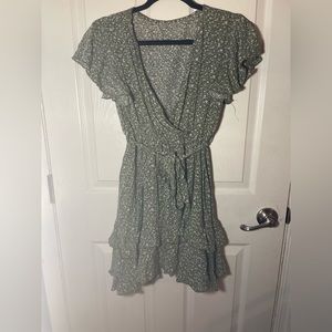 Green floral short-sleeve dress